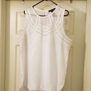 Women's plus size sleeveless top